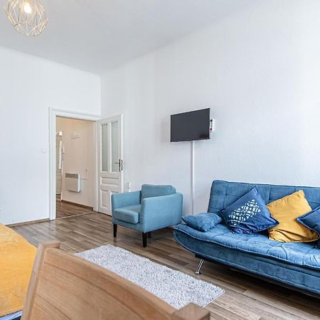 Explore Vienna: 1Br Retreat Near Westbahnhof Exteriör bild