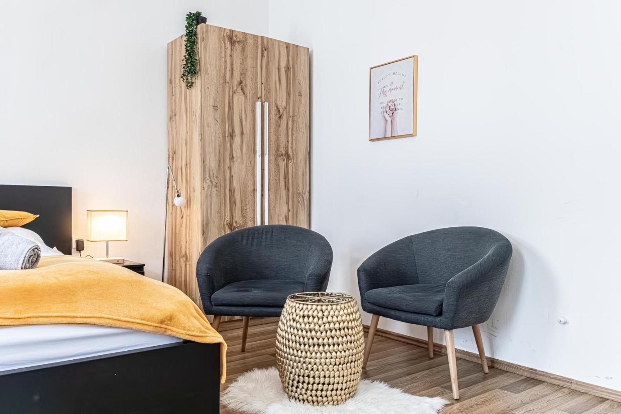 Explore Vienna: 1Br Retreat Near Westbahnhof Exteriör bild